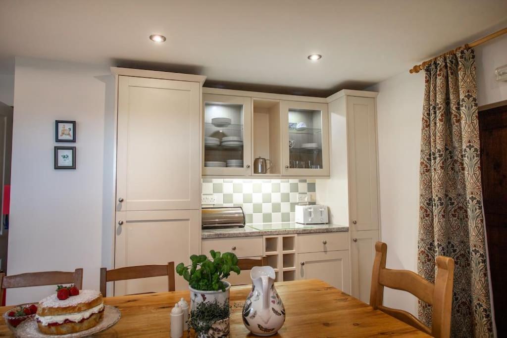 The Wheelhouse At Hewish Mill Holiday home Bittadon